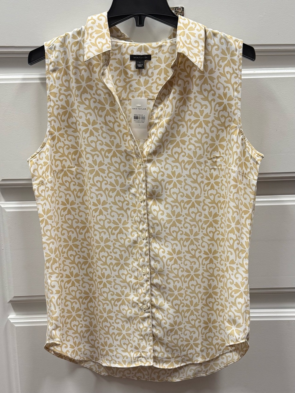 NWT Ann Taylor Sleeveless Button-Down Shirt in White and Tan Ornamental Print